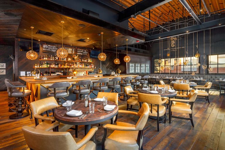 HOW RESTAURANT FURNITURE CAN ENHANCE CUSTOMER EXPERIENCE 